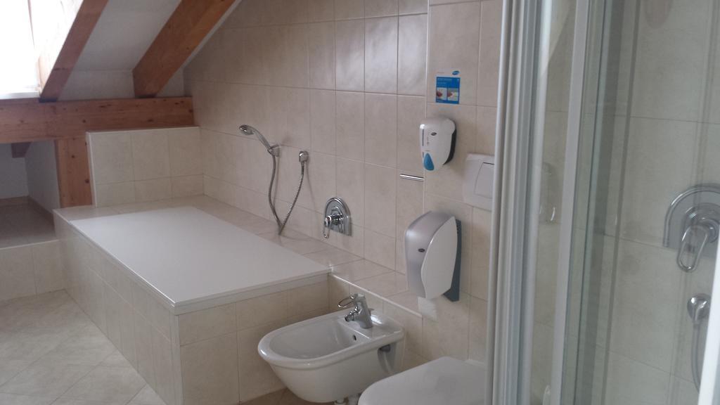 Manzoni Rooms Мерано Номер фото